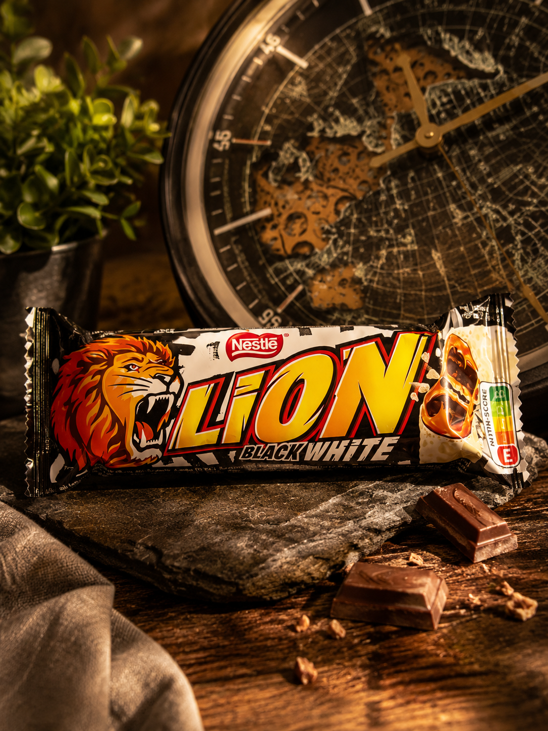 Lion Black & White 42g